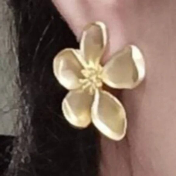 Romantic Matte Flower Earrings - Picture 5 of 9